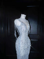 Vestido de Festa Longo Sereia Azul Sonho com Tule, Decote em V e Corrente de Contas Y8665