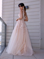 A-Line/Elegant Tulle Applique Scoop Sleeveless Prom Dresses