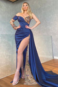 Vestido de Festa Regal Sapphire de Um Ombro com Pedras Brilhantes e Fenda Lateral