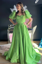 Vestido longo de cetim para baile com mangas bufantes franzidas