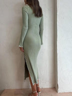 Einfarbiges, figurbetontes Midikleid mit hoher Taille und Schlitz 