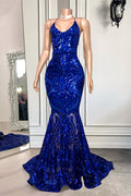 Robe longue de bal sirène à fines bretelles ouvertes avec paillettes en bleu royal