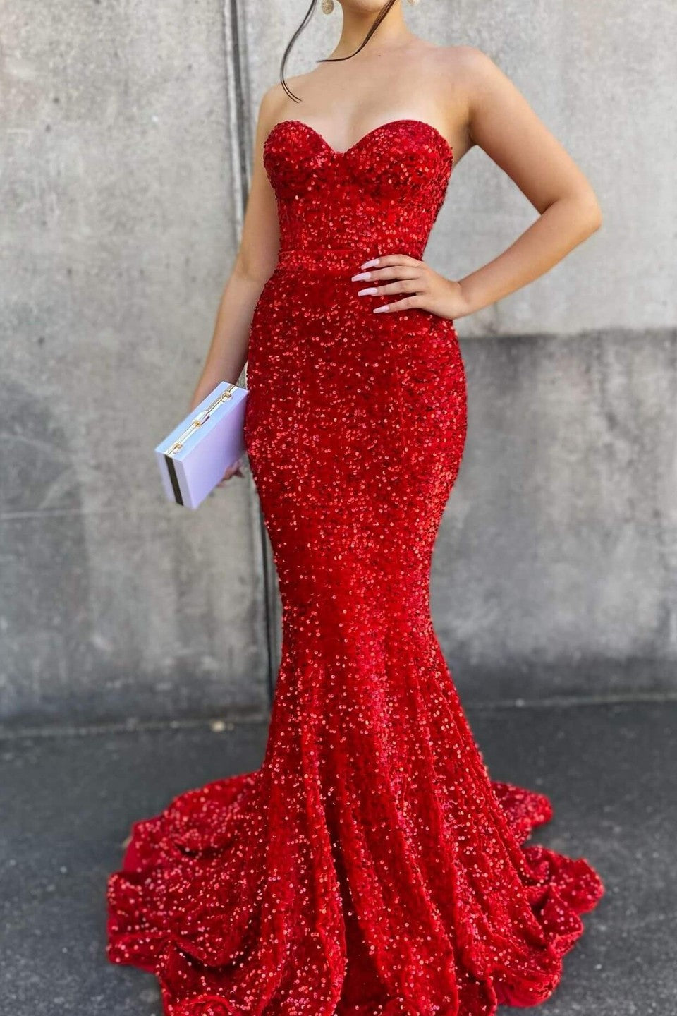 Robe de bal longue sirène élégante à paillettes avec décolleté en cœur et volants