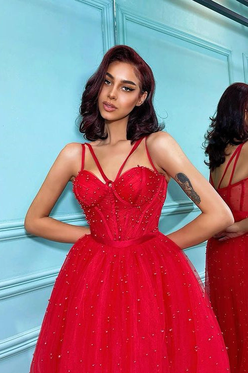Vestidos de fiesta cortos rojos de corte A con escote en forma de corazón de tul y espalda descubierta