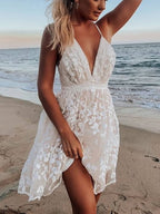 Robe dos nu à col en V avec lacets