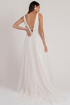 V Neck Tulle Sleeveless Wedding Dress For Modern Bride