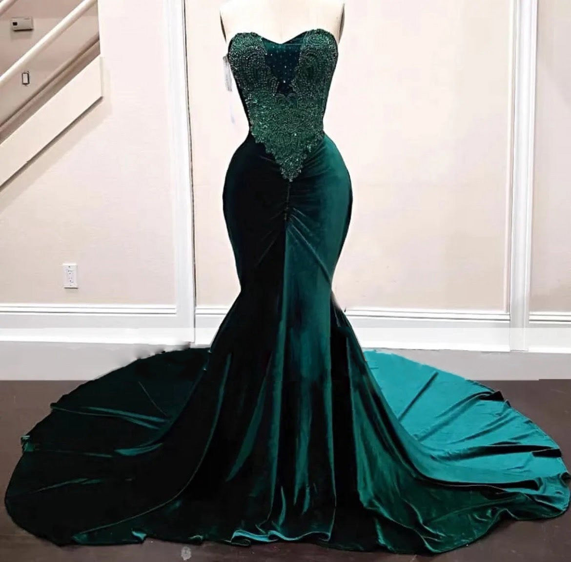 Vestido de Baile Sereia Verde Esmeralda Sem Alças com Lantejoulas Longas