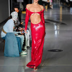 Vestido de baile com racha transparente e frisado