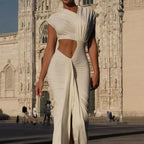 Vestido de baile irregular com franzido vazado