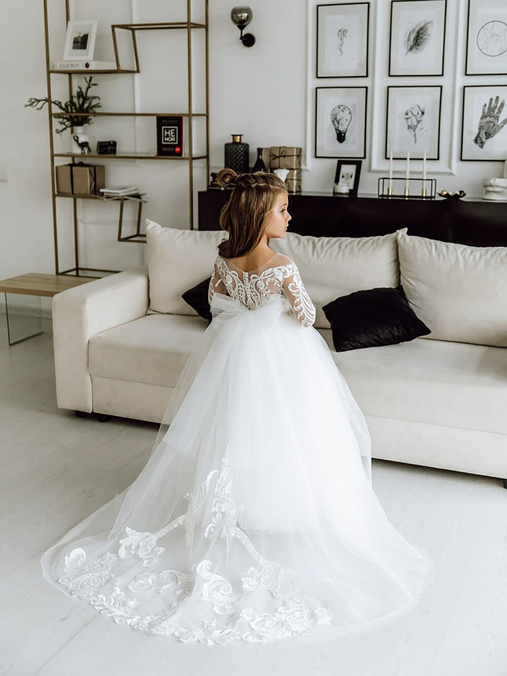 Romantic Ivory Tulle Lace Flower Girl Dress With Long Sleeves Appliques
