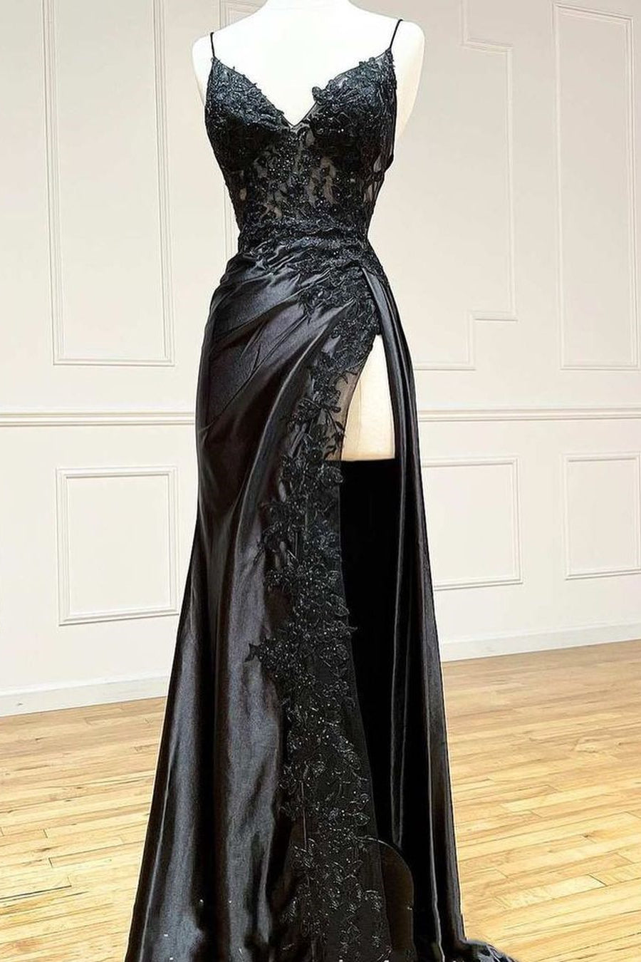 Amazing Long Black V-neck Spaghetti Straps Lace Sleeveless Prom Dress With Slit