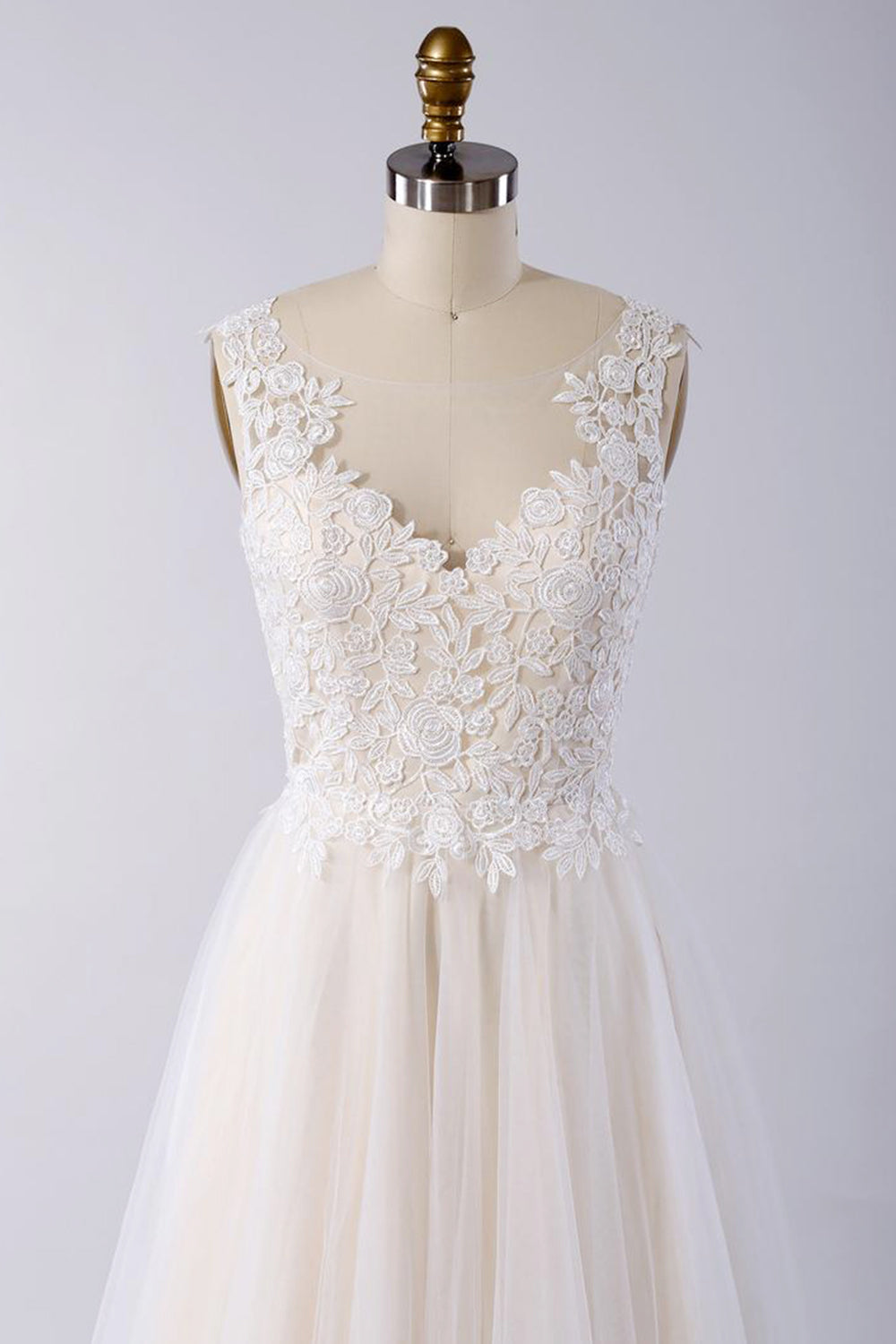 Awesome Appliques Tulle A-line Wedding Dress