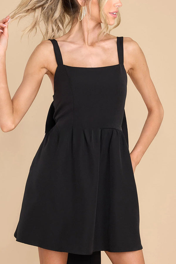 Abito Mini Elegante e Sfavillante con Spalline Larghe, Tasca e Fiocco Sovradimensionato Sul Retro