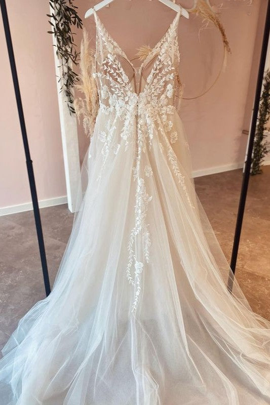 Vintage A Line Backless Wedding Dress With Spaghetti Straps Lace Appliques Tulle
