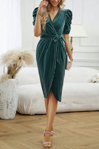 Abito elegante con scollo a V e vita alta