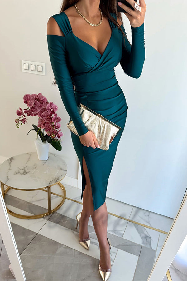 Vestido midi ajustado con abertura fruncida y hombros descubiertos de satén de Elegant Era 
