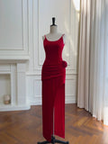 Vestido de noite vermelho deslumbrante com alças finas, corte justo, fenda, pregas e flor Y8588