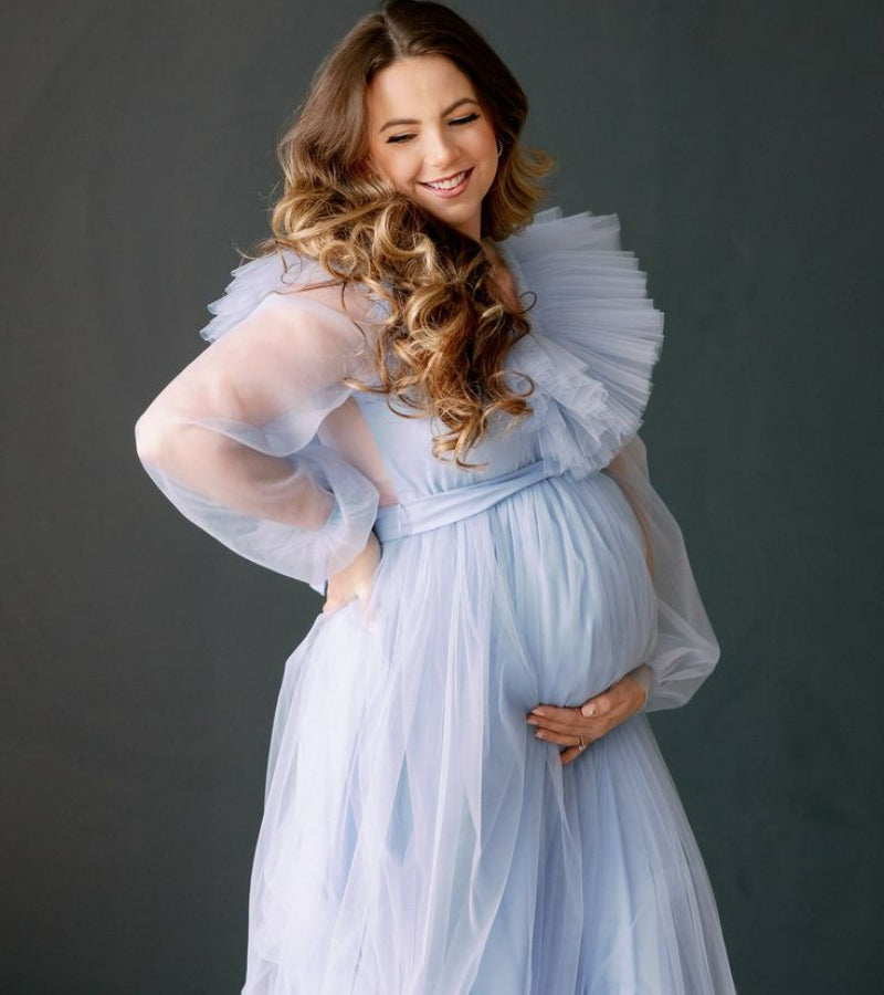 Robe bleu clair en tulle pour la future maman