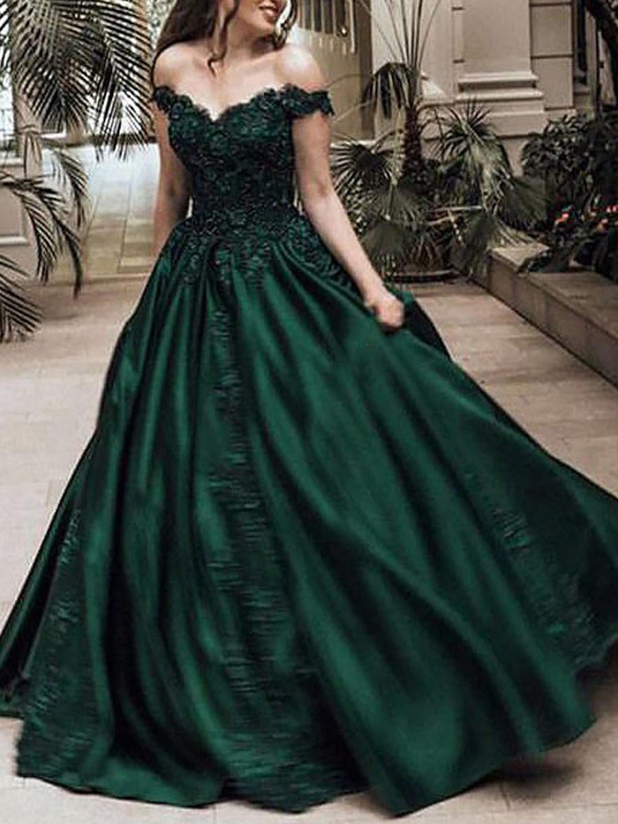 Schulterfreies, ärmelloses Ballkleid aus Satin mit Schleppe und Perlenapplikation