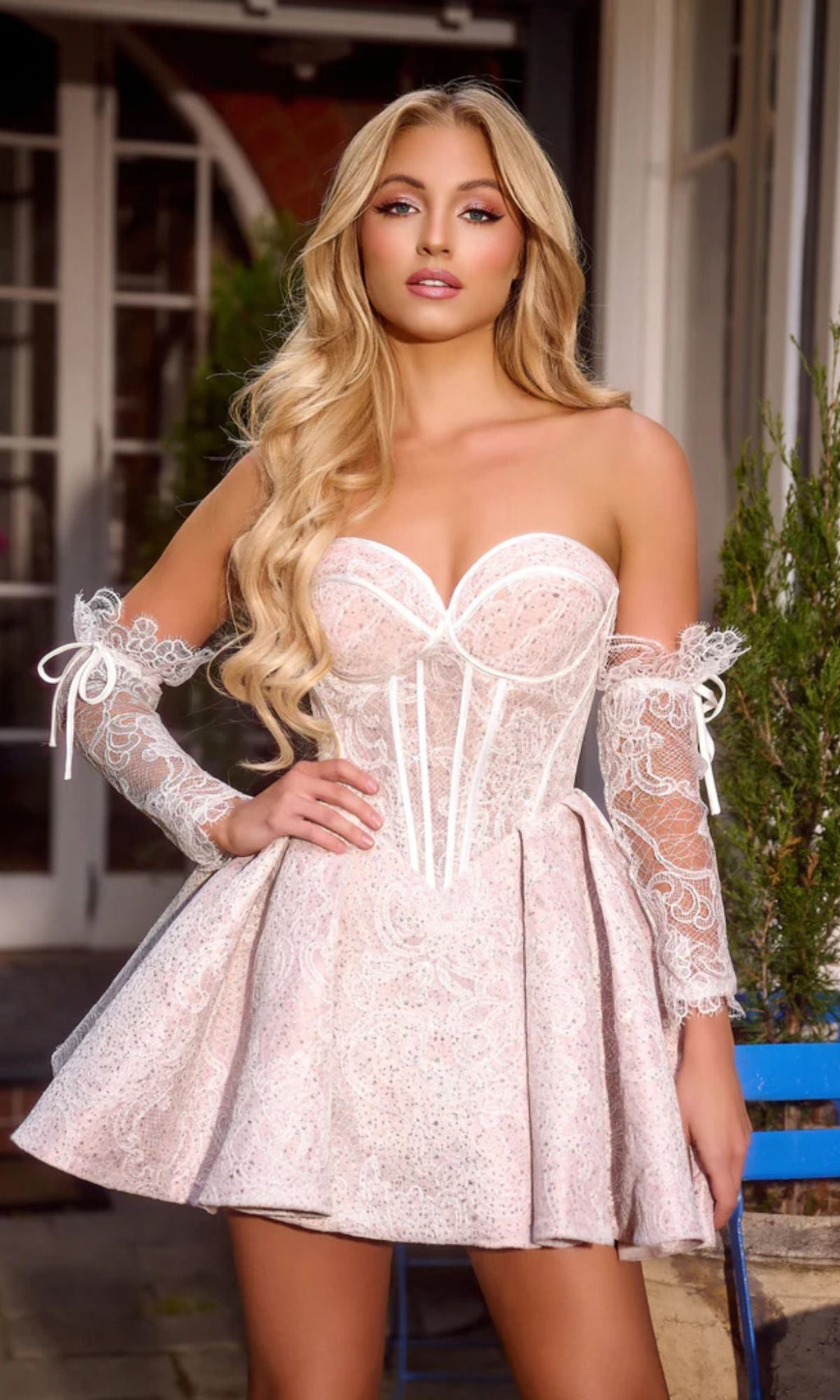 Charming Sweetheart Strapless Short Prom Dress With Lace Appliques