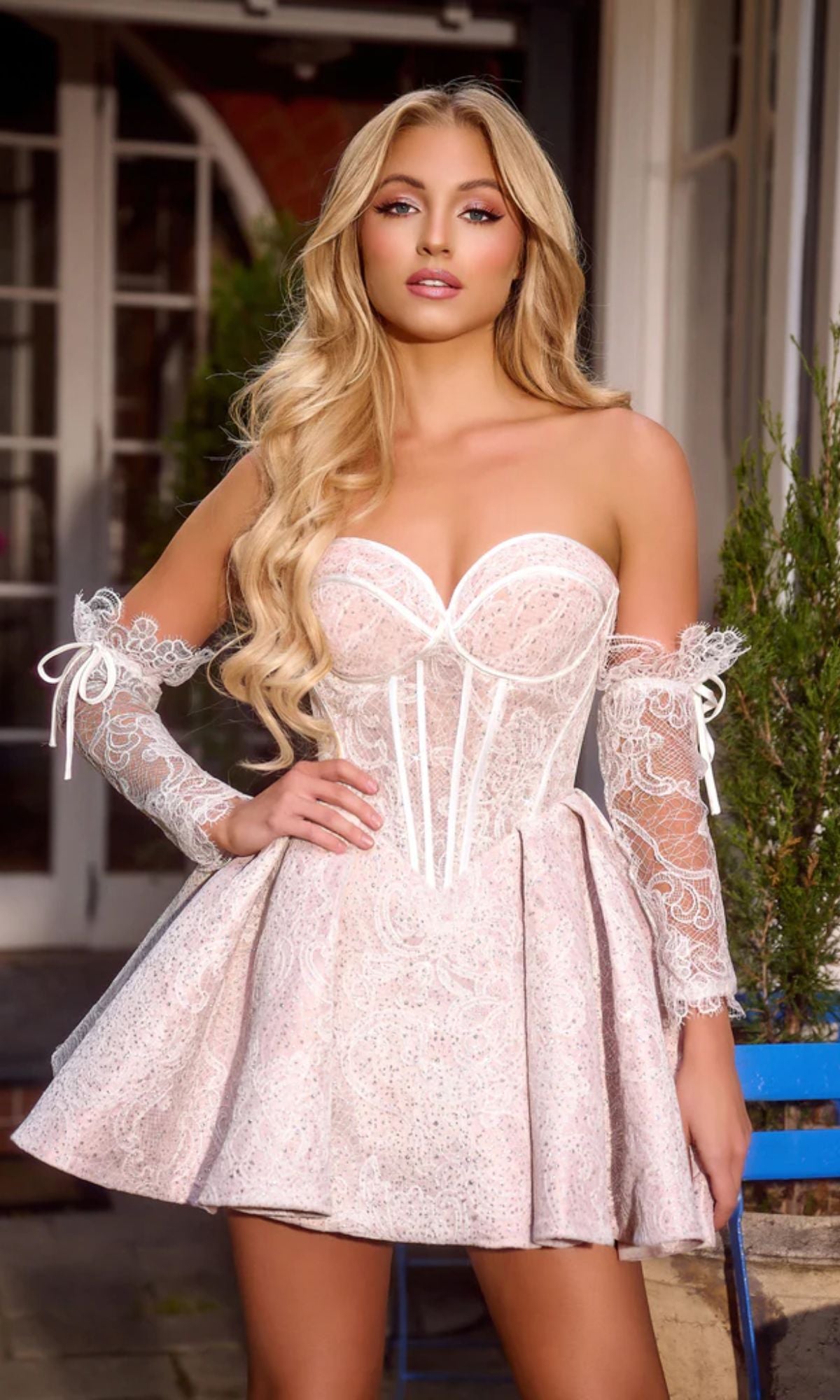 Charming Sweetheart Strapless Short Prom Dress With Lace Appliques