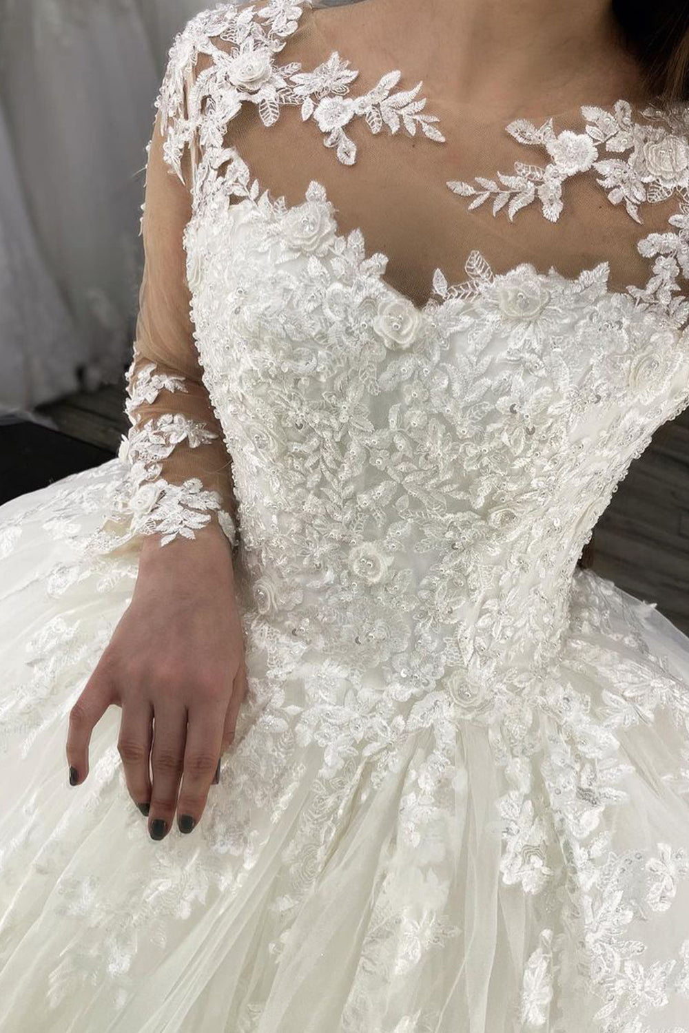 Chic Ball Gown Wedding Dress With Long Sleeves And Appliques