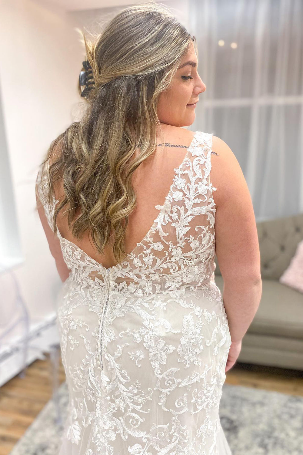 Elegant Spaghetti Straps Mermaid V Neck Wedding Dress With Appliques Lace Tulle