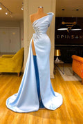 Vestido de Baile Comprido Azul Céu, Estilo Sereia, com Um Ombro Só, Sem Mangas, Fenda Frontal e Contas