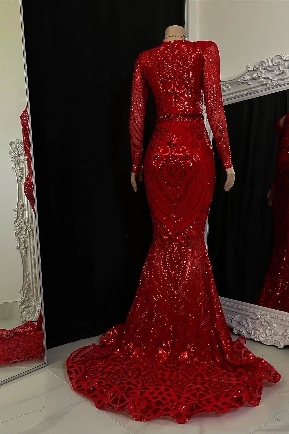 Beautiful Long Mermaid V-neck Prom Dress With Long Sleeves
