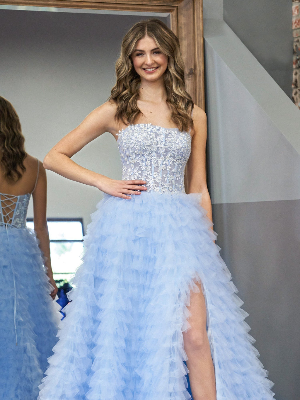 Himmelblaues langes A-Linien-Ballkleid aus Tüll mit Stufenpailletten