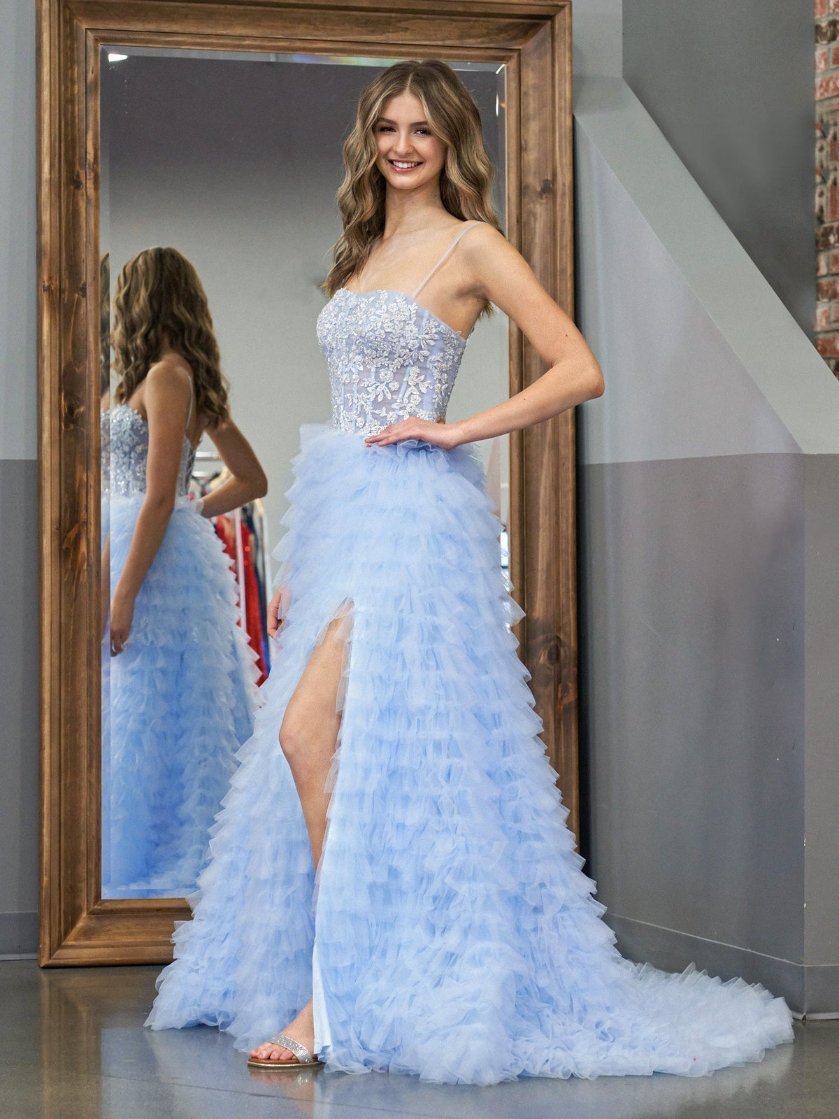 Himmelblaues langes A-Linien-Ballkleid aus Tüll mit Stufenpailletten