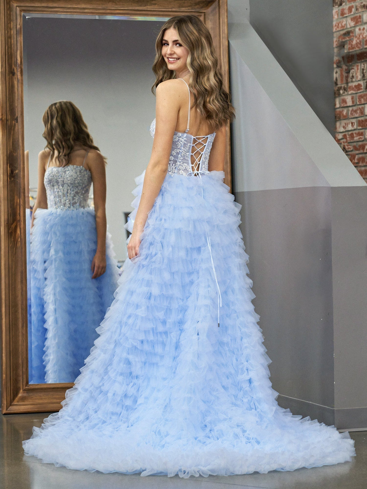 Himmelblaues langes A-Linien-Ballkleid aus Tüll mit Stufenpailletten