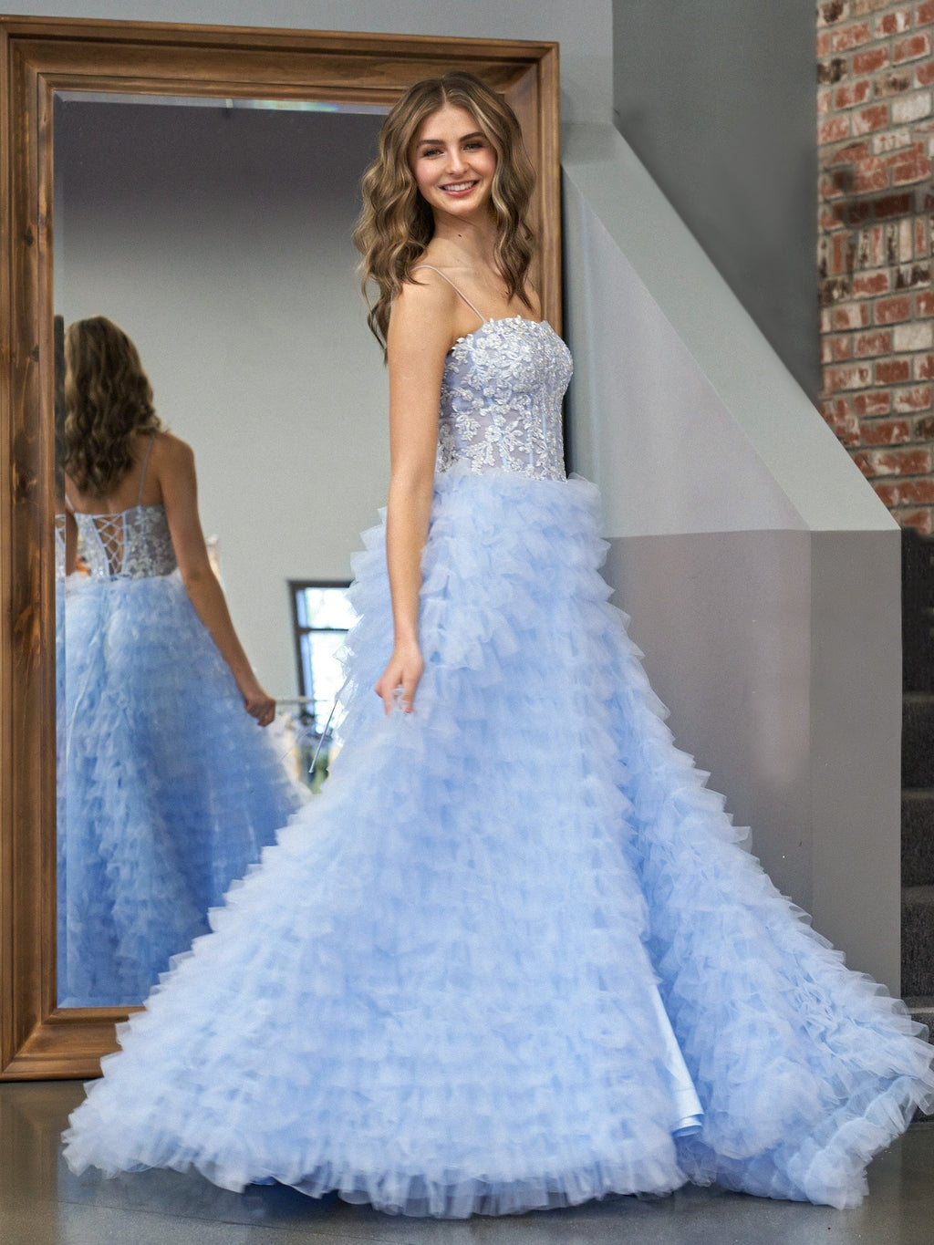 Himmelblaues langes A-Linien-Ballkleid aus Tüll mit Stufenpailletten