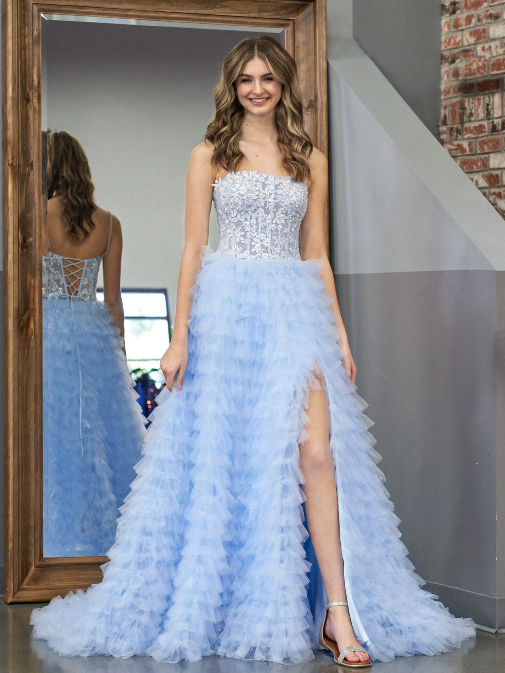 Himmelblaues langes A-Linien-Ballkleid aus Tüll mit Stufenpailletten