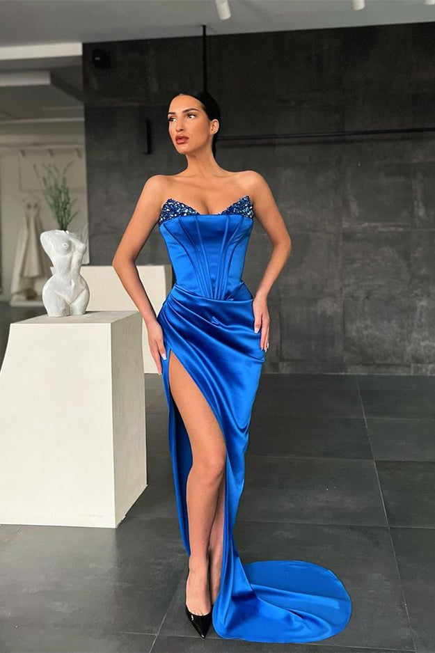 Abito da sera lungo in raso blu reale a sirena con scollo a cuore e spacco