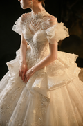 Vestido de Noiva Elegante com Contas e Saia de Tule em Camadas