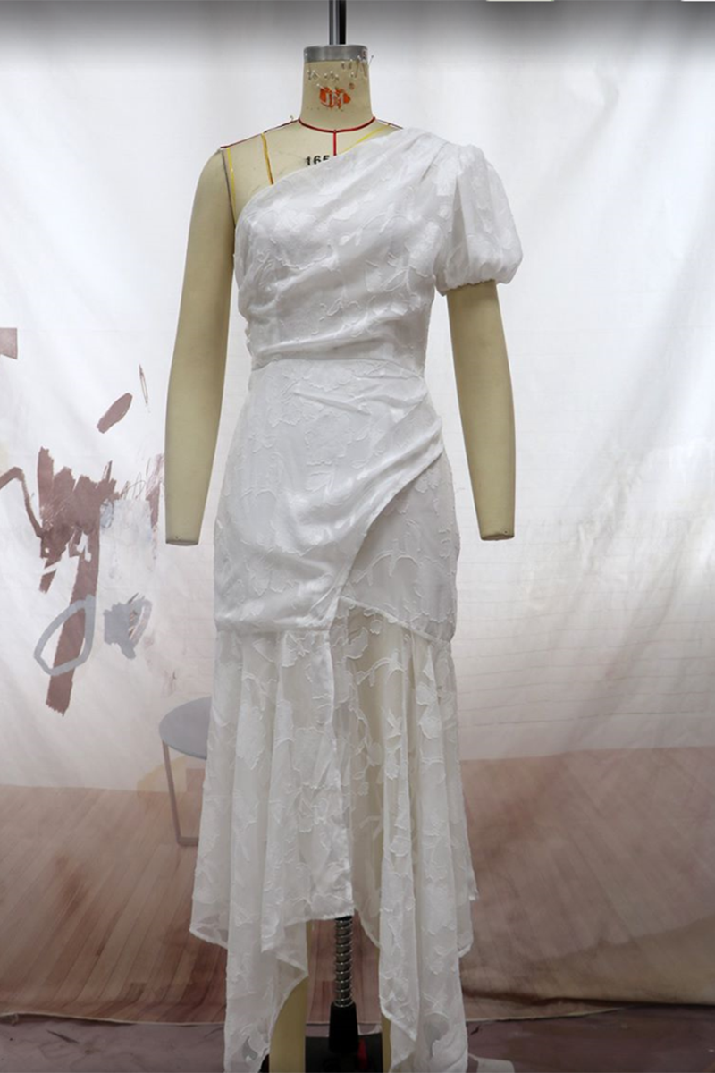Abiti da sera eleganti con collo asimmetrico obliquo in patchwork pieno