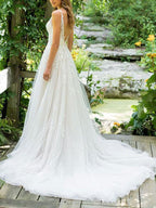 Lace Sleeveless Tulle Beach Wedding Dress For Elegant Beach Brides