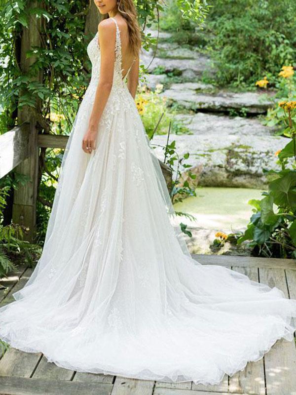 Lace Sleeveless Tulle Beach Wedding Dress For Elegant Beach Brides