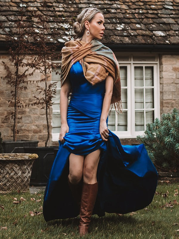 Abito da sera sirena senza schienale con spalline sottili a spaghetto e scollo a V Regal Sapphire