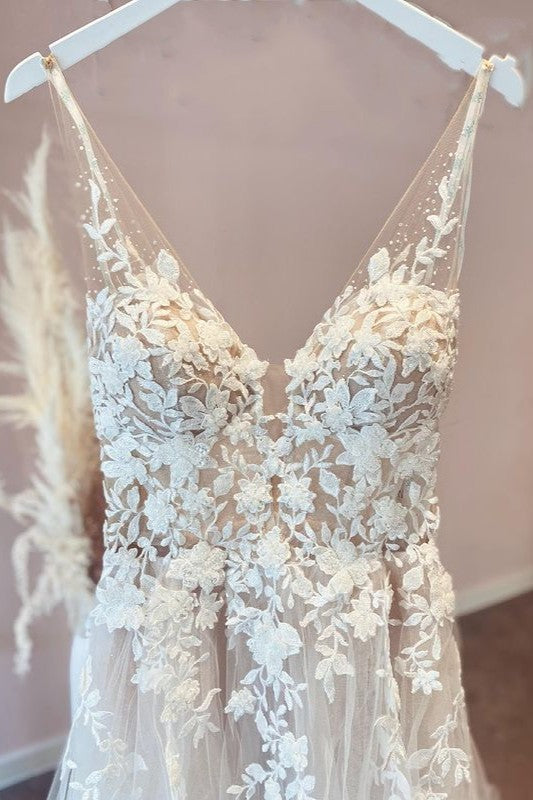Chic Tulle Spaghetti Straps Sweetheart A Line Wedding Dress With Appliques Lace