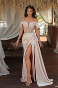 Robe de bal sirène champagne à épaules dénudées avec perles, fente et volants