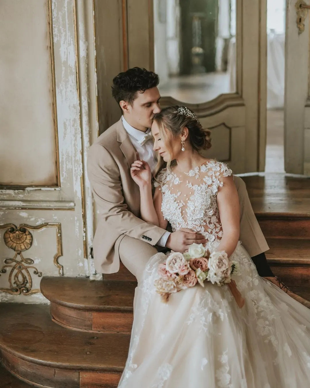 Chic Boho A Line Tulle Long Wedding Dress With Lace Appliques