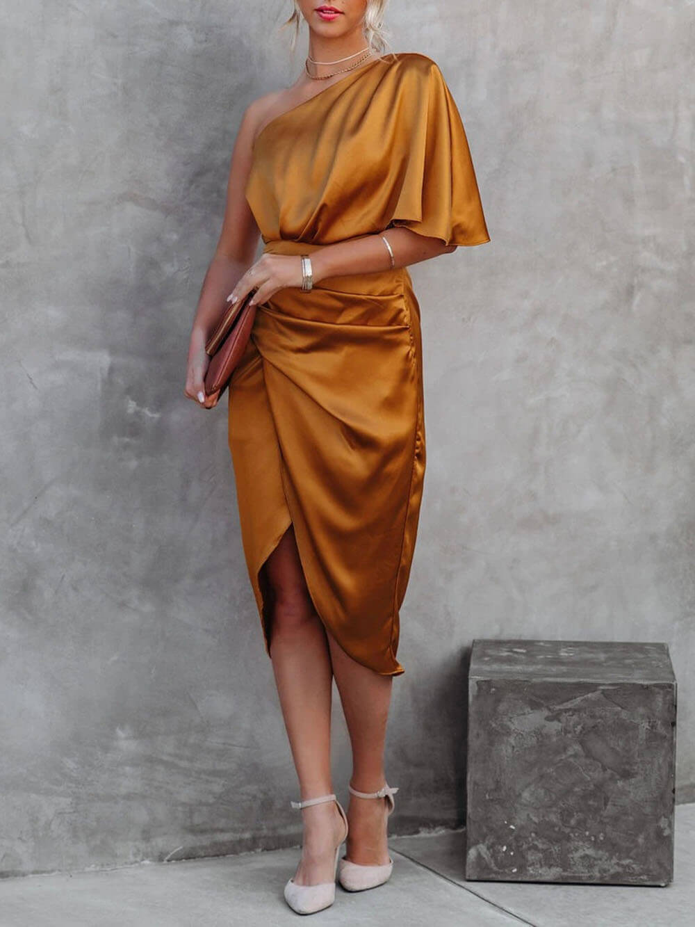 Einärmeliges unregelmäßiges Abendkleid 
