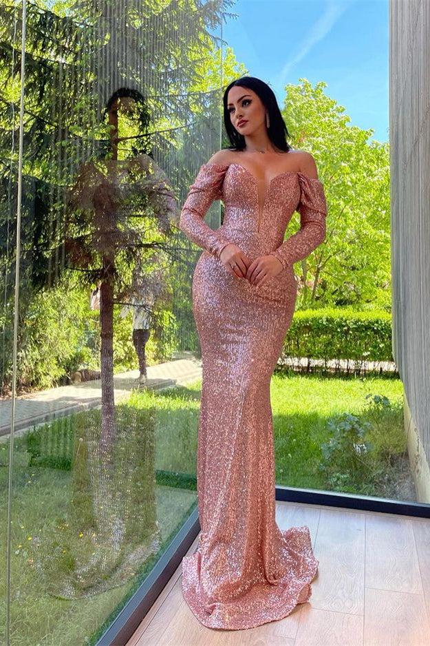 Abito da sera rosa con scollo a V, maniche lunghe e coda a sirena con paillettes