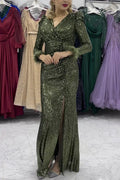 Sparkle World – Maxi-Abendkleid mit Pailletten und Federbesatz