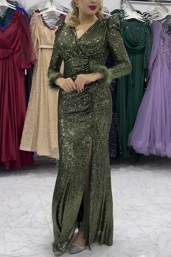 Sparkle World – Maxi-Abendkleid mit Pailletten und Federbesatz