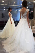 Classic White Long Lace Wedding Dresses With Appliques