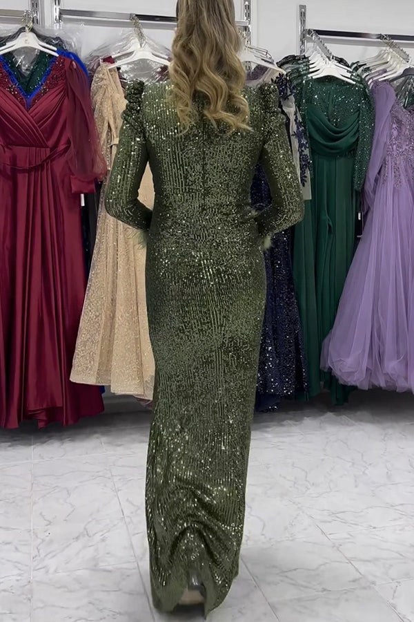 Sparkle World – Maxi-Abendkleid mit Pailletten und Federbesatz