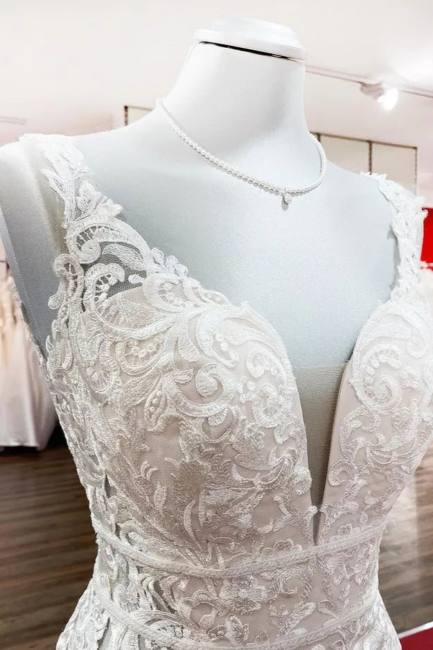 Classic Long Mermaid Tulle Sleeveless Wedding Dress With Lace Backless